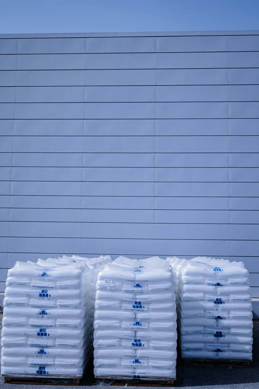 Export-packed chemical bags on pallets